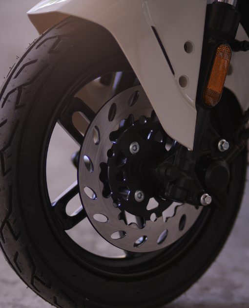 Rodas tubeless e freios da AMZ MOVER